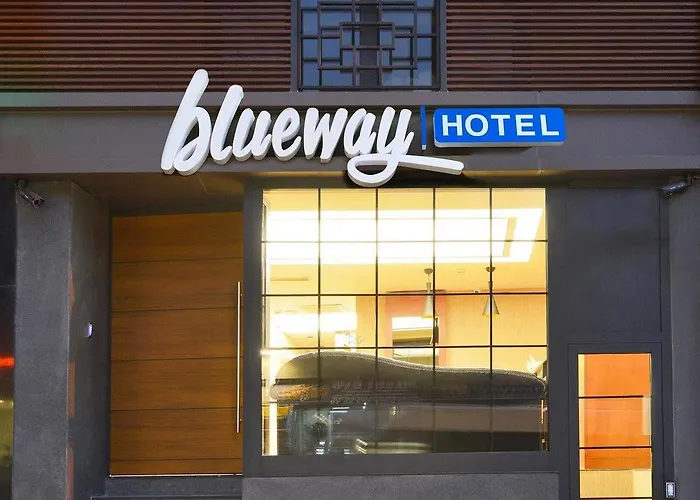 Blueway מלון